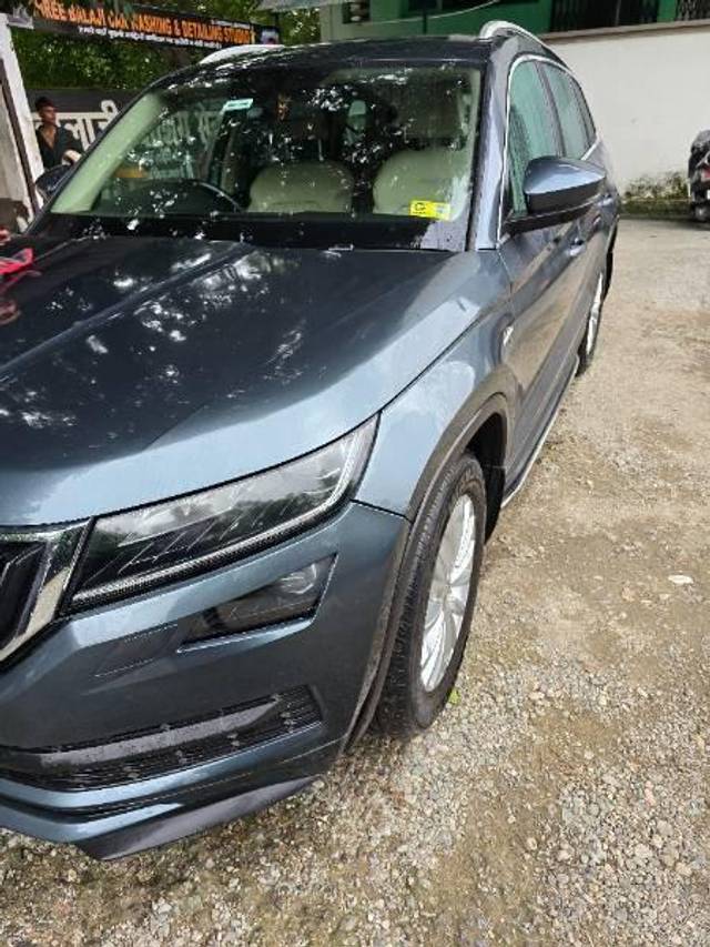 https://images10.gaadi.com/usedcar_image/4633125/original/processed_6985855b-70c3-425a-a766-d9090e68fbf4.jpg?imwidth=6402