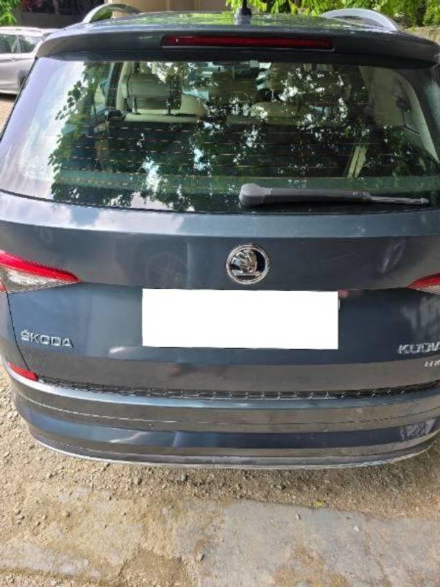 https://images10.gaadi.com/usedcar_image/4633125/original/processed_a78a32de-48c6-4c30-89b5-8fe5b2ee449a.jpg?imwidth=6401
