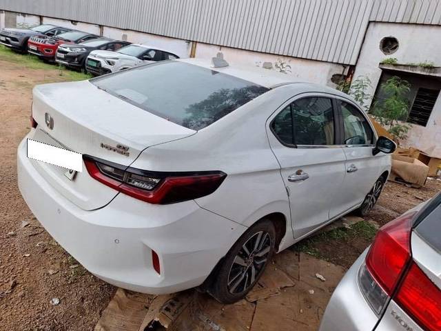 https://images10.gaadi.com/usedcar_image/4633163/original/processed_4903bdad-e1eb-4f62-a274-b5d02ed20aa7.jpeg?imwidth=6401