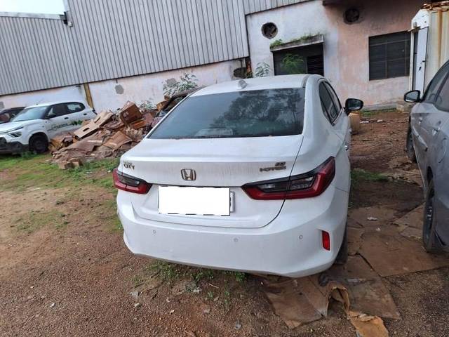 https://images10.gaadi.com/usedcar_image/4633163/original/processed_ddc90f4f-0cbb-4d96-b5e8-c6ecec6a8607.jpeg?imwidth=6402