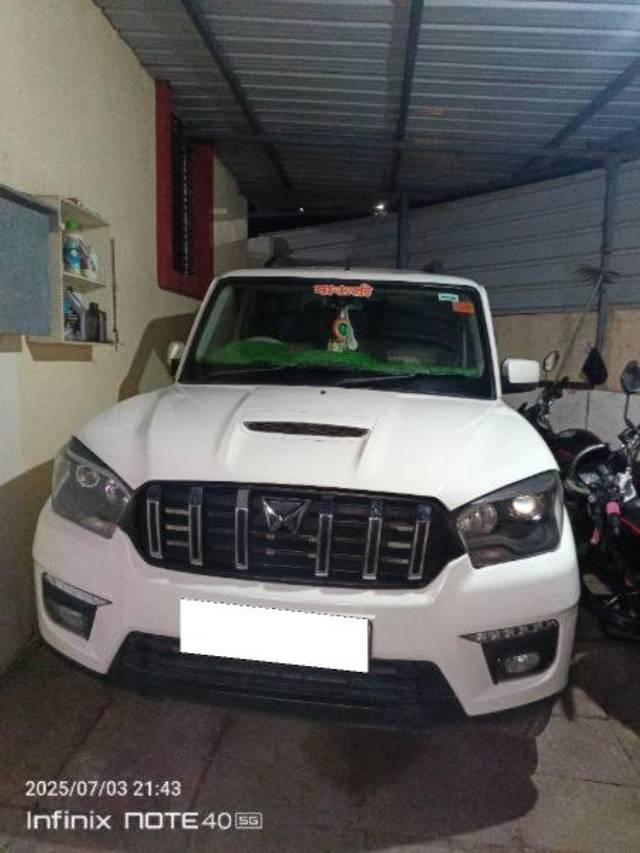 https://images10.gaadi.com/usedcar_image/4633202/original/processed_b437823a-3f3f-4c3b-9559-5a6a9c2cb300.jpg?imwidth=6400