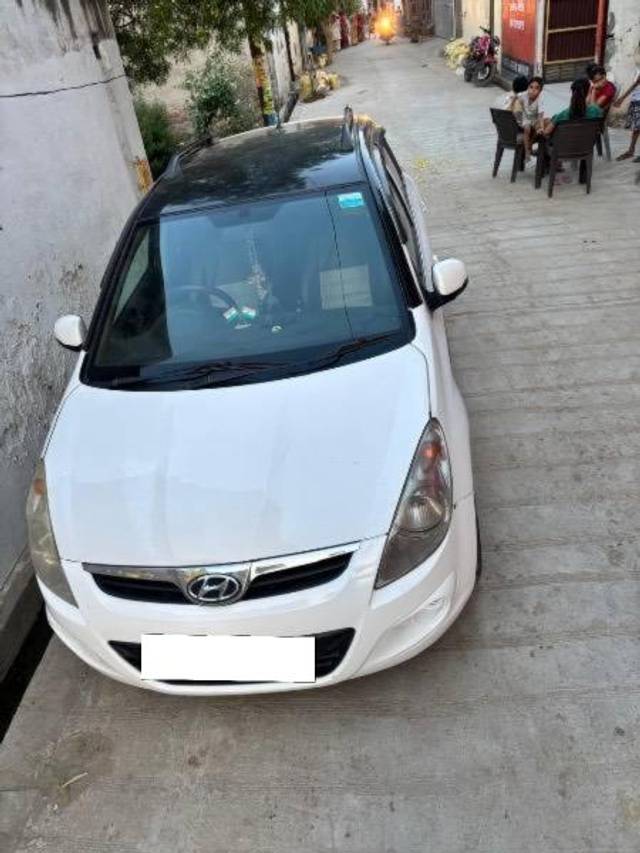 https://images10.gaadi.com/usedcar_image/4633219/original/processed_31776296-49fd-44b1-89ce-99097426b81a.jpeg?imwidth=6402