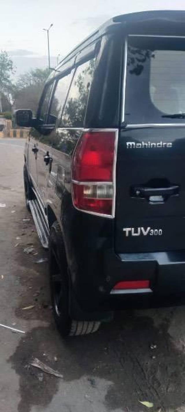 https://images10.gaadi.com/usedcar_image/4633265/original/processed_0ffea89a-b07b-4d1b-8d44-2f6ba17e7f5c.jpeg?imwidth=6401