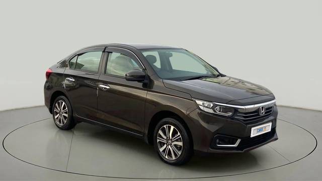https://images10.gaadi.com/usedcar_image/4633267/original/82f6ba4106cb29ccbae79fdb6f71422a.jpg?imwidth=6400