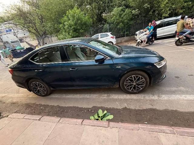 https://images10.gaadi.com/usedcar_image/4633273/original/processed_45534771-1bc0-419e-8383-a410216314b8.jpeg?imwidth=6401