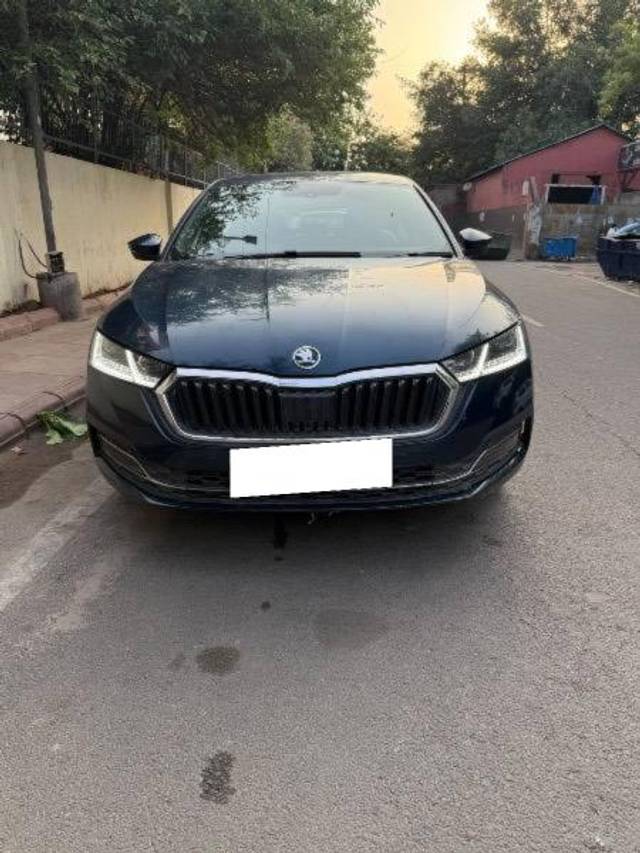 https://images10.gaadi.com/usedcar_image/4633273/original/processed_b90de995-f6a6-4acf-968e-79c2029bb9a0.jpeg?imwidth=6400