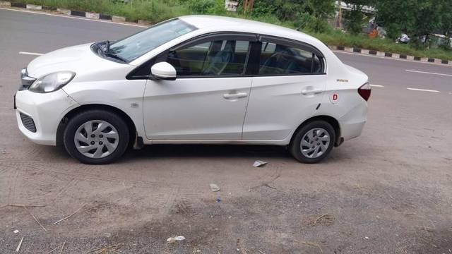 https://images10.gaadi.com/usedcar_image/4633280/original/processed_4e384ead-859f-40e8-8da3-c7e510ec1cff.jpg?imwidth=6400