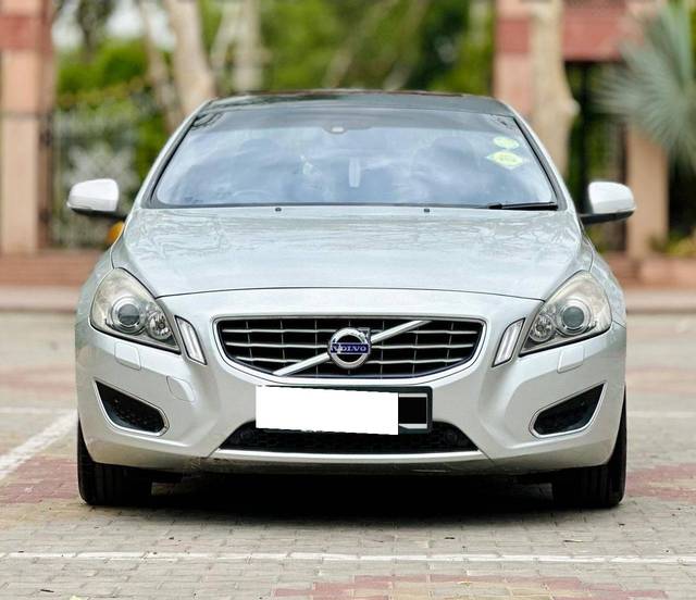 https://images10.gaadi.com/usedcar_image/4633303/original/processed_d3d4e61e38fdf4ad36045db2d47cede3.jpg?imwidth=6400
