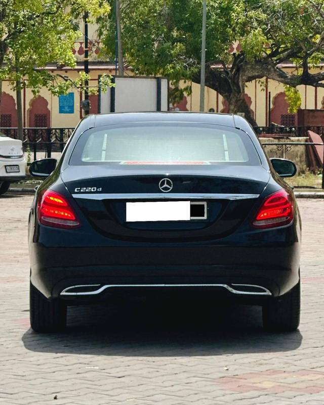 https://images10.gaadi.com/usedcar_image/4633307/original/processed_4994d40e0eaf7fa57e4952399bf0cec1.jpg?imwidth=6401