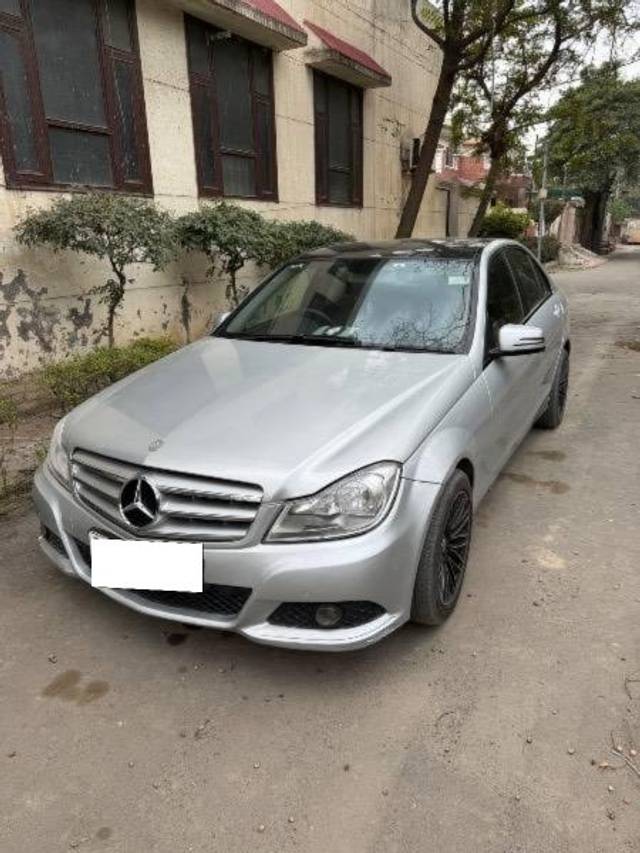 https://images10.gaadi.com/usedcar_image/4633316/original/processed_c5e76057-bd08-47de-b415-ff4a190fbc04.jpeg?imwidth=6400