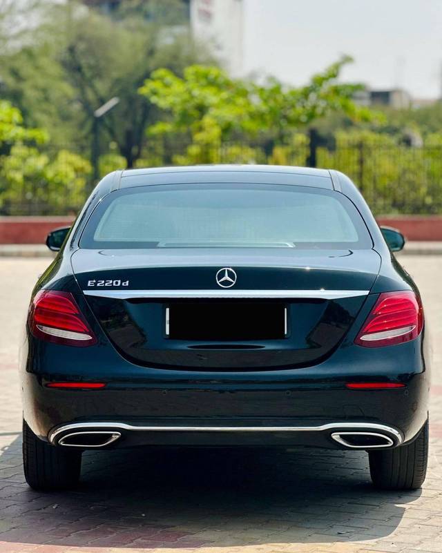 https://images10.gaadi.com/usedcar_image/4633320/original/processed_84f573c886feb4e1b8422d4e1eec9ffa.jpg?imwidth=6401