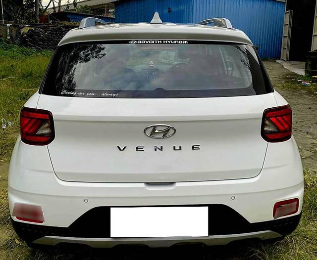 https://images10.gaadi.com/usedcar_image/4633389/original/processed_33a43891ca2841c3640a21f67c8afe45.jpg?imwidth=6402
