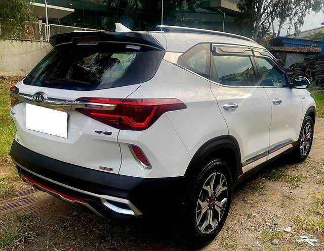 https://images10.gaadi.com/usedcar_image/4633396/original/processed_7767239fd2f8fe463a1a7291fe33bc1a.jpg?imwidth=6402