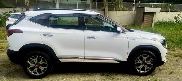 https://images10.gaadi.com/usedcar_image/4633396/original/processed_b9bbc8f6a85a34897aaa5ba479944a82.jpg?imwidth=6401