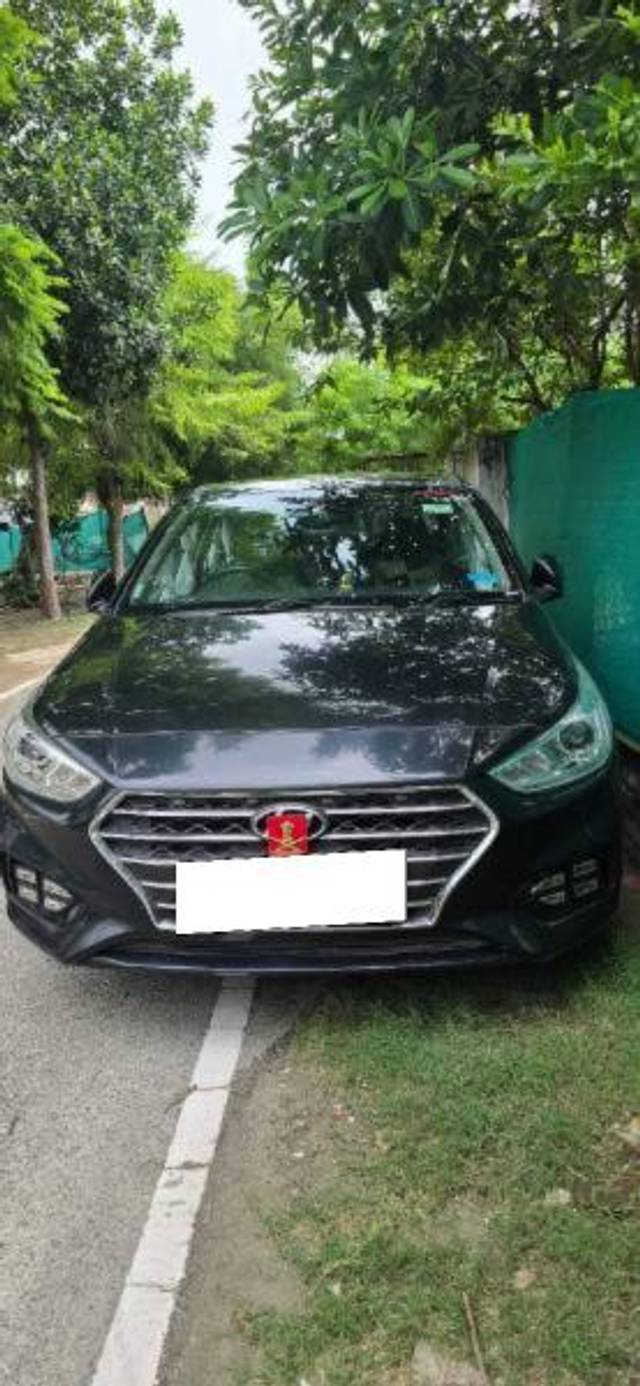 https://images10.gaadi.com/usedcar_image/4633429/original/processed_8983bd3a-5b40-4b19-84e5-f7385be14139.jpg?imwidth=6400