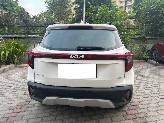 https://images10.gaadi.com/usedcar_image/4633521/original/processed_251e226f-0438-46e5-8ba4-f2034b5ecae1.jpeg?imwidth=6401