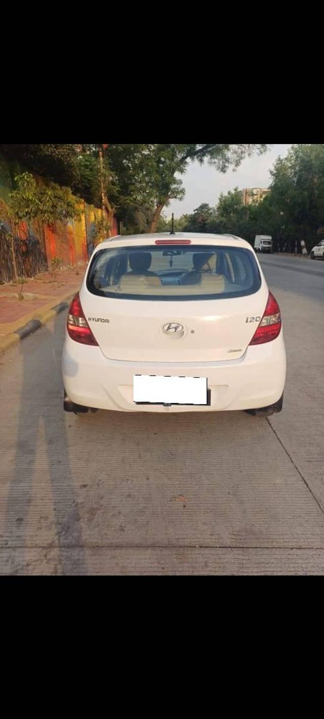 https://images10.gaadi.com/usedcar_image/4633522/original/processed_8d34b4d52e82b812968ce550058c9073.jpeg?imwidth=6401