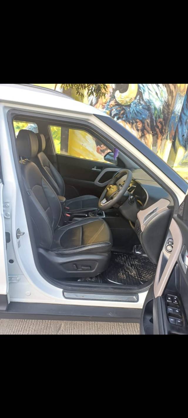 https://images10.gaadi.com/usedcar_image/4633542/original/7bb9621fe200662c86ad243eeb2c1484.jpeg?imwidth=6402
