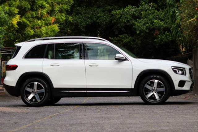 https://images10.gaadi.com/usedcar_image/4633639/original/e74ebf8e99b1fa4409c3493bb077aecc.jpg?imwidth=6401