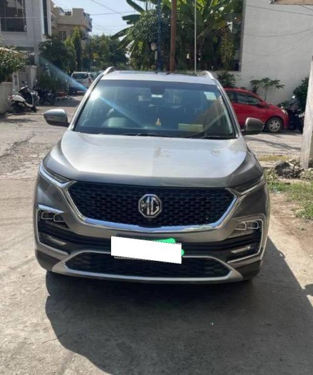 https://images10.gaadi.com/usedcar_image/4633647/original/processed_174a62a7-0c6a-4b16-bca7-5e597b5a80cd.jpeg?imwidth=6402