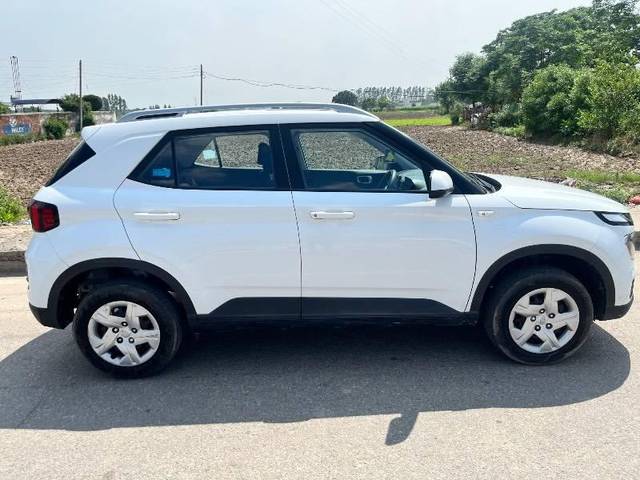 https://images10.gaadi.com/usedcar_image/4633653/original/processed_ab451eb9-3b5a-4289-a262-1e3657ebdd40.jpeg?imwidth=6401