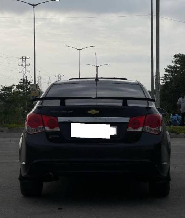 https://images10.gaadi.com/usedcar_image/4633668/original/processed_fd168811-cca5-49b7-83b2-fcd2237617db.jpeg?imwidth=6401