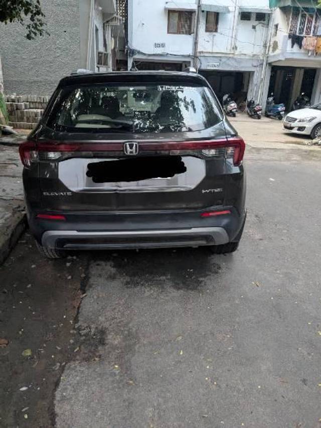 https://images10.gaadi.com/usedcar_image/4633669/original/processed_50dedcff-921e-47fe-916b-07c5627ec3c3.jpg?imwidth=6402