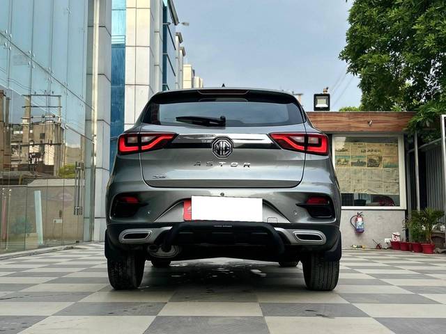 https://images10.gaadi.com/usedcar_image/4633688/original/processed_306c74b7fefeea38cfed7c4a3c812e10.jpg?imwidth=6402