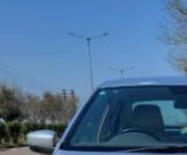 https://images10.gaadi.com/usedcar_image/4633689/original/processed_726b3ca6-712b-4bf2-9f08-eee441b8198d.jpg?imwidth=6402