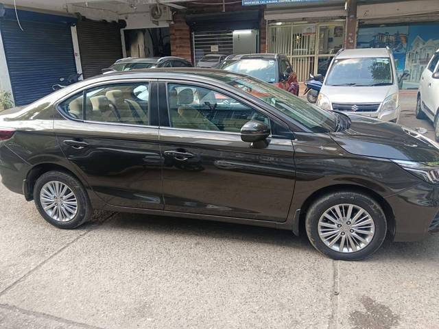 https://images10.gaadi.com/usedcar_image/4633695/original/processed_e21c397f7c8a44a42effb69af834379c.jpg?imwidth=6401