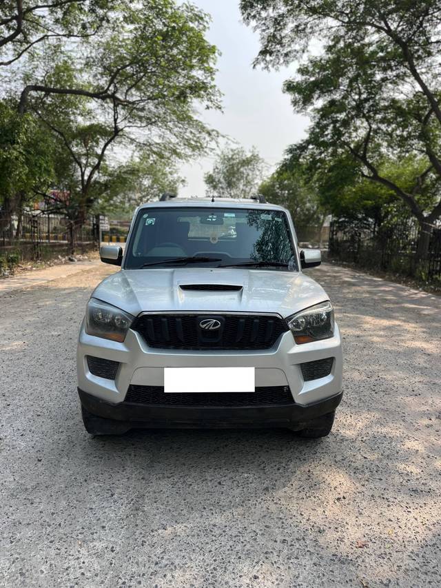 https://images10.gaadi.com/usedcar_image/4633709/original/processed_3bc9e3a86e0006cfaf9c6dbbbf60047d.jpg?imwidth=6400
