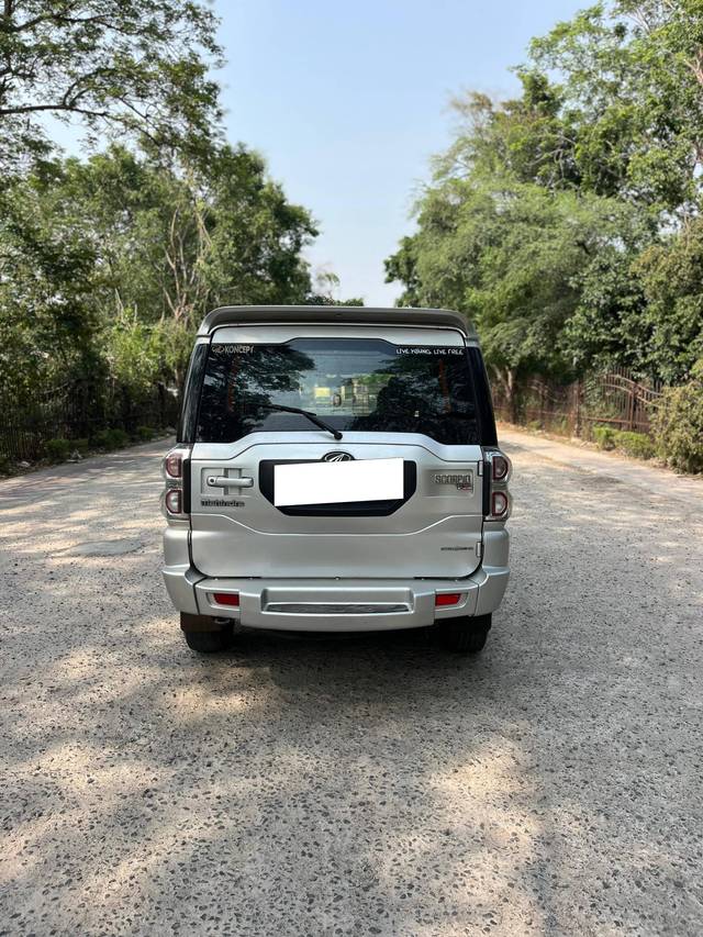 https://images10.gaadi.com/usedcar_image/4633709/original/processed_e09aed4336c3706d6d72f253d19ca471.jpg?imwidth=6402