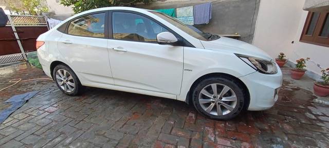 https://images10.gaadi.com/usedcar_image/4633712/original/processed_5381bb3e-1fca-401b-a962-df70f3e86134.jpg?imwidth=6400