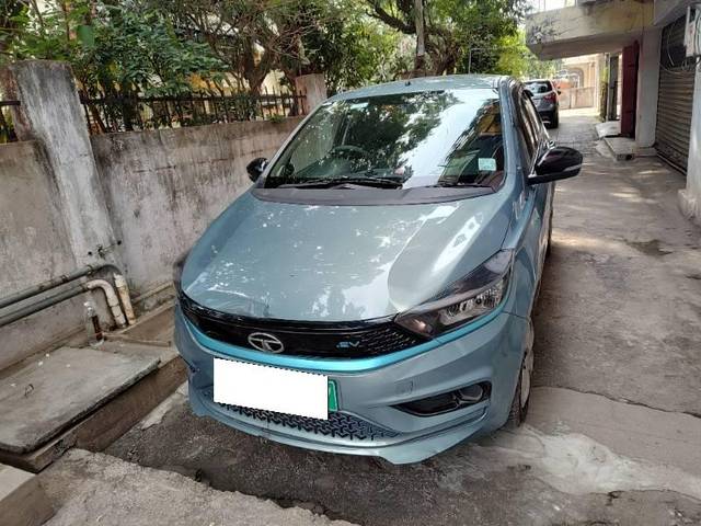 https://images10.gaadi.com/usedcar_image/4633723/original/processed_d6882e1b-bc3f-4dcc-beb1-65ba521b9d8a.jpg?imwidth=6400
