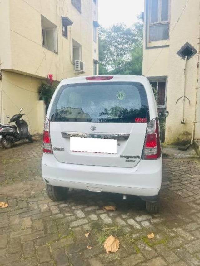 https://images10.gaadi.com/usedcar_image/4633748/original/processed_ad8668c5-e89b-4b9d-b151-e7e6c4faa03b.jpeg?imwidth=6401
