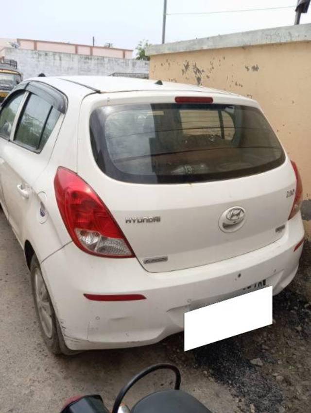 https://images10.gaadi.com/usedcar_image/4633782/original/processed_df0c2a3d-2879-4042-903b-b456dfc2a5a9.jpg?imwidth=6401