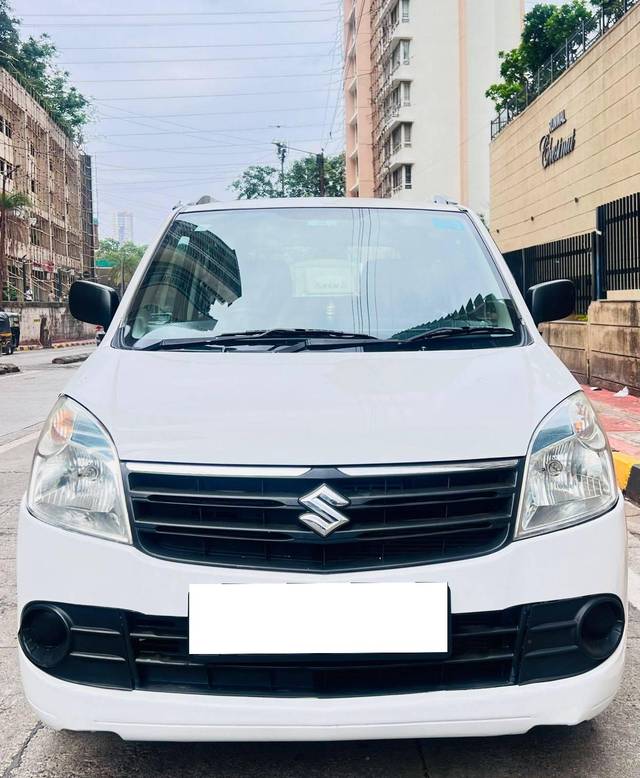 https://images10.gaadi.com/usedcar_image/4633790/original/processed_6eb8efd6447fe03de1e827265bef90a9.jpg?imwidth=6400