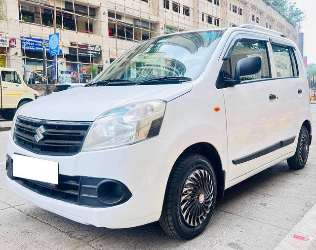 https://images10.gaadi.com/usedcar_image/4633790/original/processed_a35ca4de1de29e3a798af6e1e83ffde0.jpg?imwidth=6402