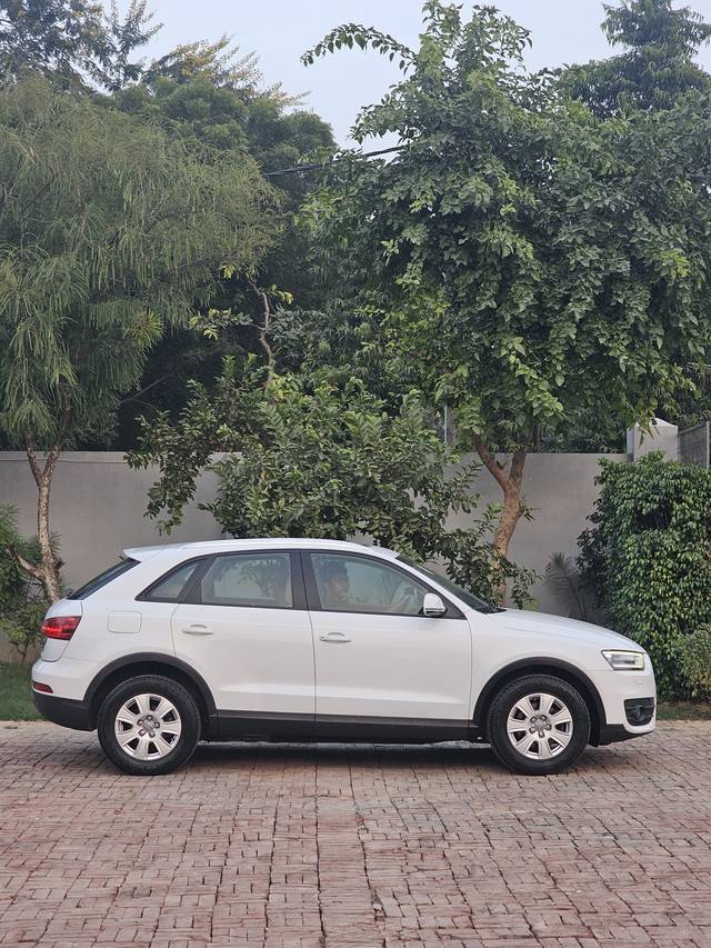 https://images10.gaadi.com/usedcar_image/4633850/original/dee3062b9887f0c344a839de80dc89b2.jpg?imwidth=6401