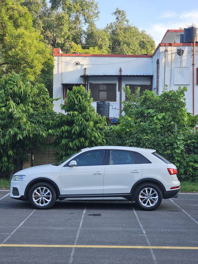 https://images10.gaadi.com/usedcar_image/4633857/original/829409a9493b5179d7ad755a6c2a7ea1.jpg?imwidth=6402