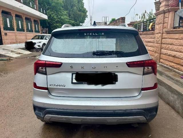 https://images10.gaadi.com/usedcar_image/4633864/original/processed_06d0491f-03d3-410a-aaf5-d592d610fe5b.jpeg?imwidth=6401