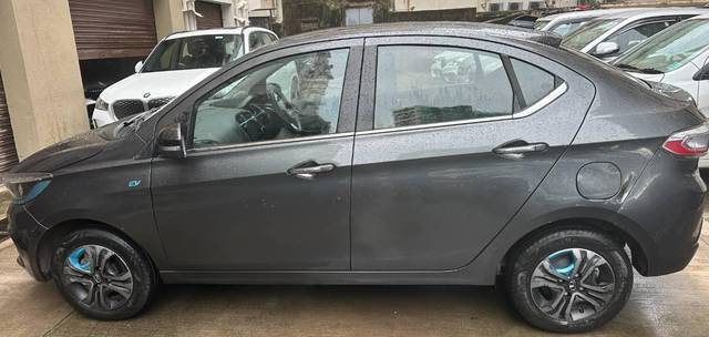 https://images10.gaadi.com/usedcar_image/4633873/original/processed_6a8e7455-36c0-4eb6-b2e5-45fc3f7c702e.JPG?imwidth=6401