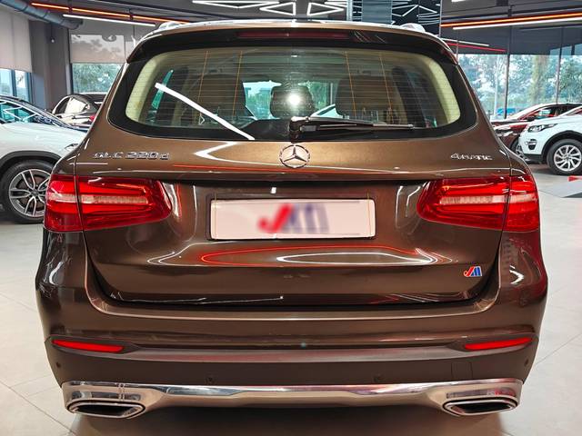 https://images10.gaadi.com/usedcar_image/4633876/original/processed_177b4257eb45f436aef3d6dd546c5713.jpg?imwidth=6402