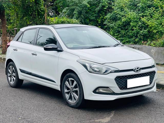 https://images10.gaadi.com/usedcar_image/4633886/original/processed_2d0968a121223244f5f3bb3782c50bf5.jpg?imwidth=6400