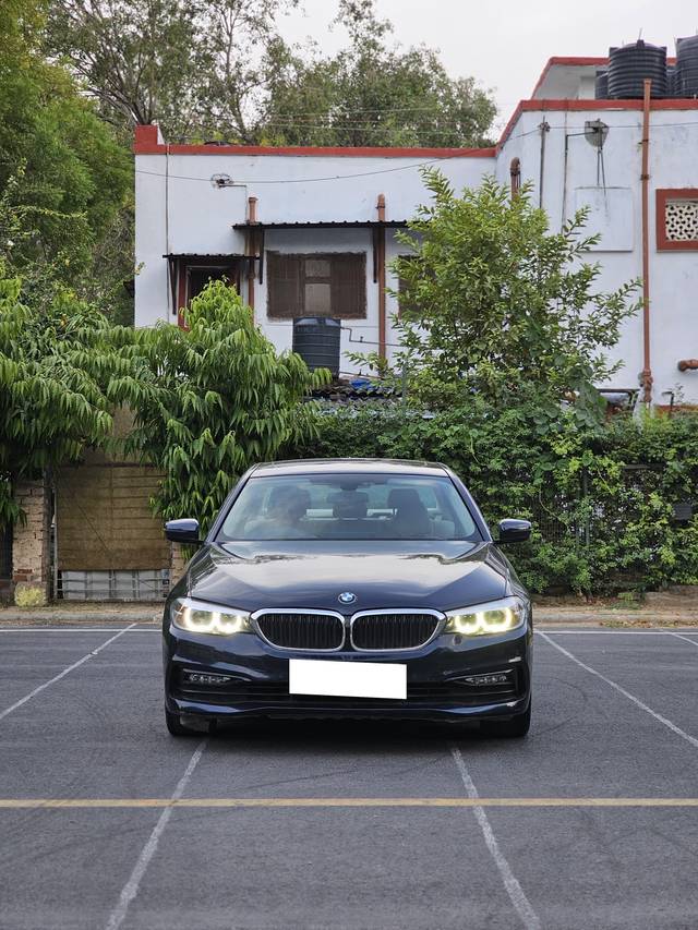 https://images10.gaadi.com/usedcar_image/4633895/original/processed_0cf889b996cc5f08a8796f228c9511c4.jpg?imwidth=6402