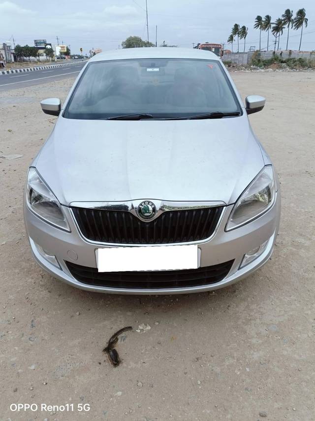 https://images10.gaadi.com/usedcar_image/4633902/original/processed_b5f48dc1a0a0f2b287f705e8fceec60c.jpeg?imwidth=6400