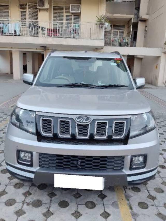 https://images10.gaadi.com/usedcar_image/4633904/original/processed_2dc8f046-8121-4a73-a42a-a51295621bcd.jpg?imwidth=6400