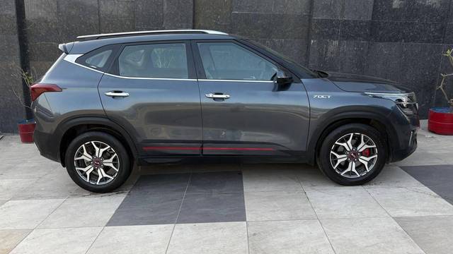 https://images10.gaadi.com/usedcar_image/4633926/original/processed_1f1118e985fc8f5ca8e5bb7f15cb5c03.jpg?imwidth=6401