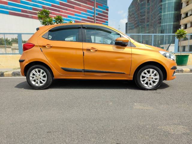 https://images10.gaadi.com/usedcar_image/4633932/original/0415be4f626250c8aadaf9fa4bb98c88.jpg?imwidth=6401