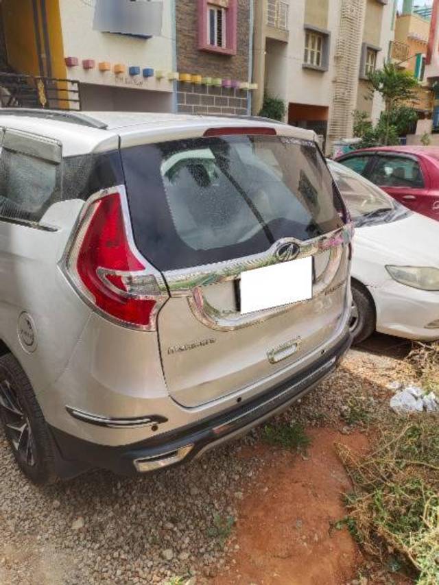 https://images10.gaadi.com/usedcar_image/4633948/original/processed_ed847473-824b-4995-a035-32d0c056bc23.jpg?imwidth=6401